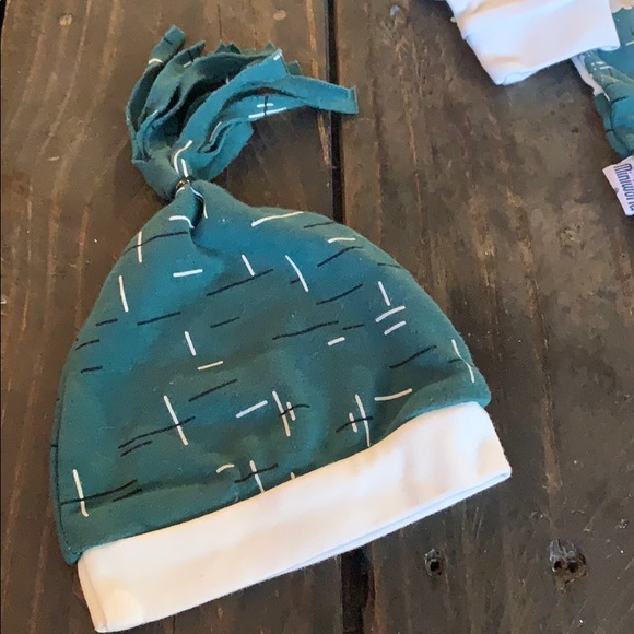 3/$27 Mini World baby romper and hat - Picture 3 of 4